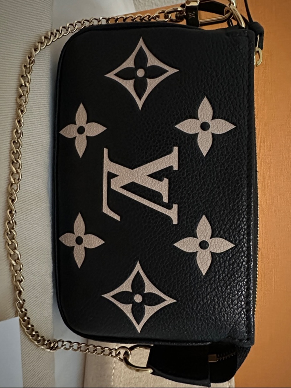 Louis Vuitton Black with Cream Monogram Mini Pochette Wristlet - Picture 3 of 10